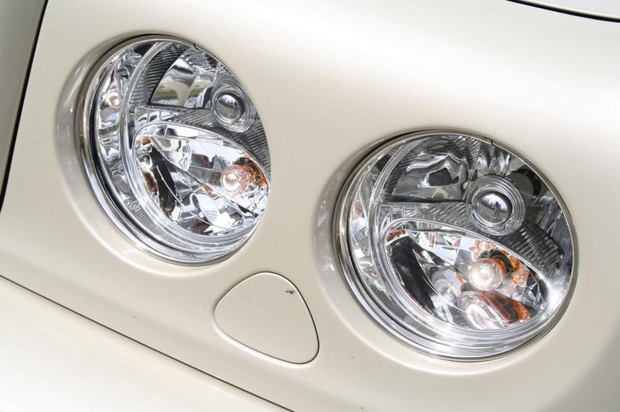 Детали экстерьера Bentley Brooklands 2009 года  (NA) (фото 45 из 55)